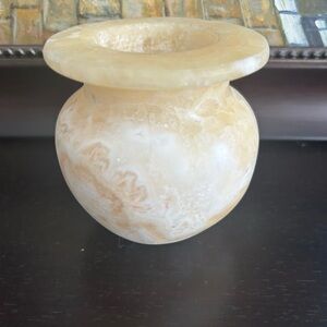Elegant Cream alabaster Vase